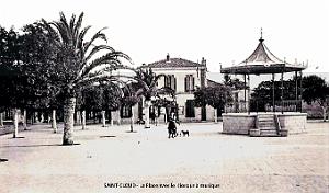 Saint-Cloud - La Place avec le Kiosque